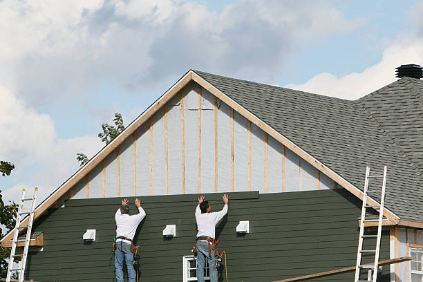 Professional Siding technician working in Brownstown, PA